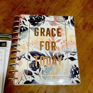 Big Happy Planner with blank note pages and daily pages